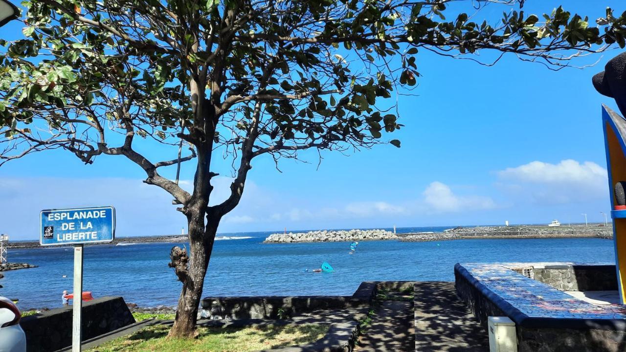 Le Voyageur A 1 Mn Du Chu Sud Terre-Sainte, Saint-Pierre Apartment Luaran gambar